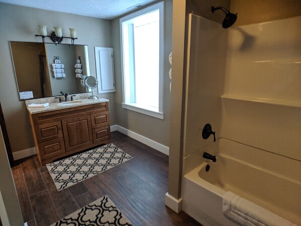 Combined shower/tub, hair dryer, towels, soap - The Red Front Suite - Sleeps 15 (Nauvoo)