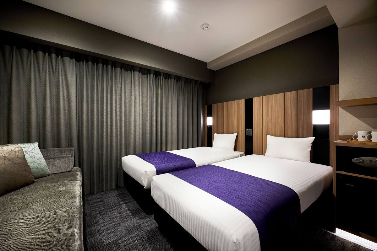 ห้องสแตนดาร์ดทวิน, ปลอดบุหรี่ (with Sofa Bed) | ตู้นิรภัยในห้องพัก, Wi-Fi ฟรี, ผ้าปูที่นอน