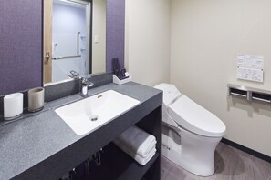 Amenidades de baño gratuitas, secadora de cabello, pantuflas, bidet