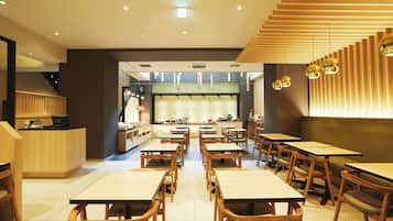 Daily buffet breakfast (JPY 2000 per person)