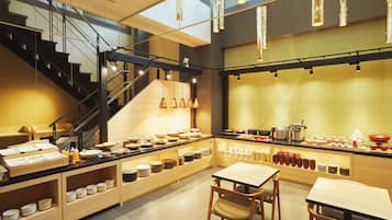 Daily buffet breakfast (JPY 1800 per person)