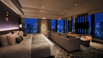 Down duvets, in-room safe, blackout curtains, soundproofing