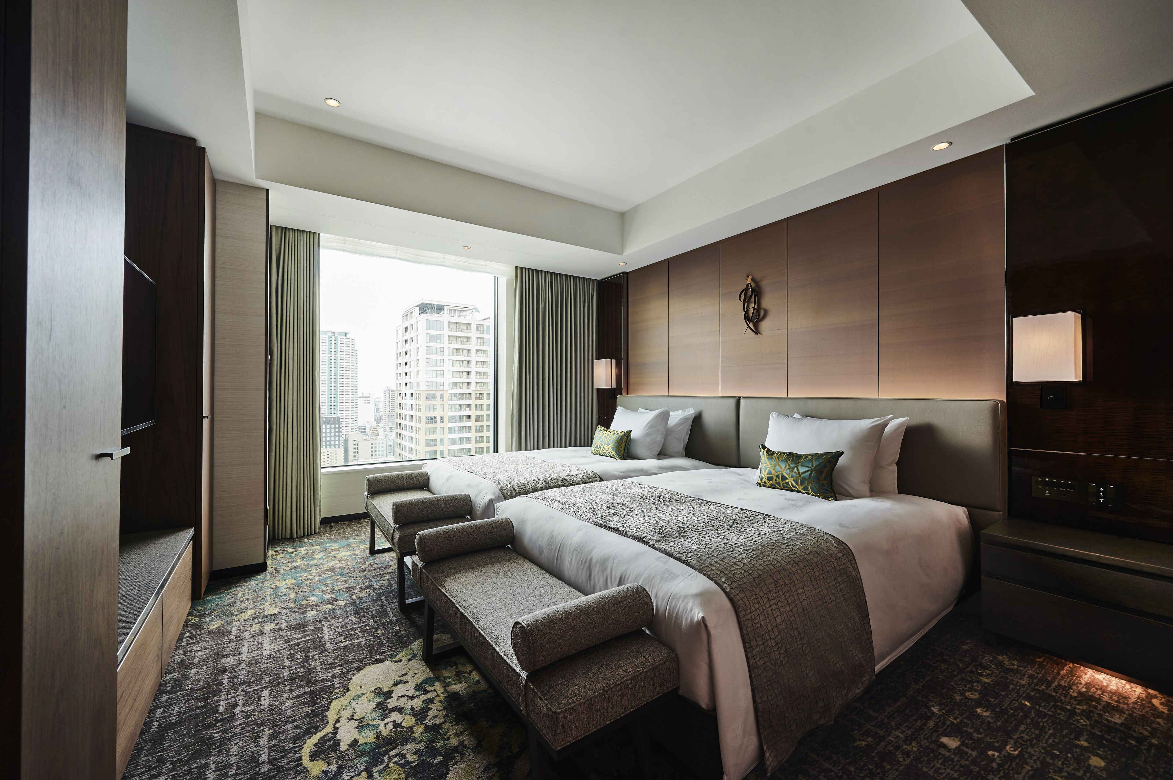 executive floor suite with lounge access (68.8 sqm), non smoking | 1 bedroom, down duvets, in-room safe, blackout curtains