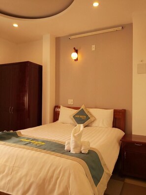 Minibar, desk, soundproofing, iron/ironing board - Hanh Nguyen Gems Hotel & Spa (Da Nang)