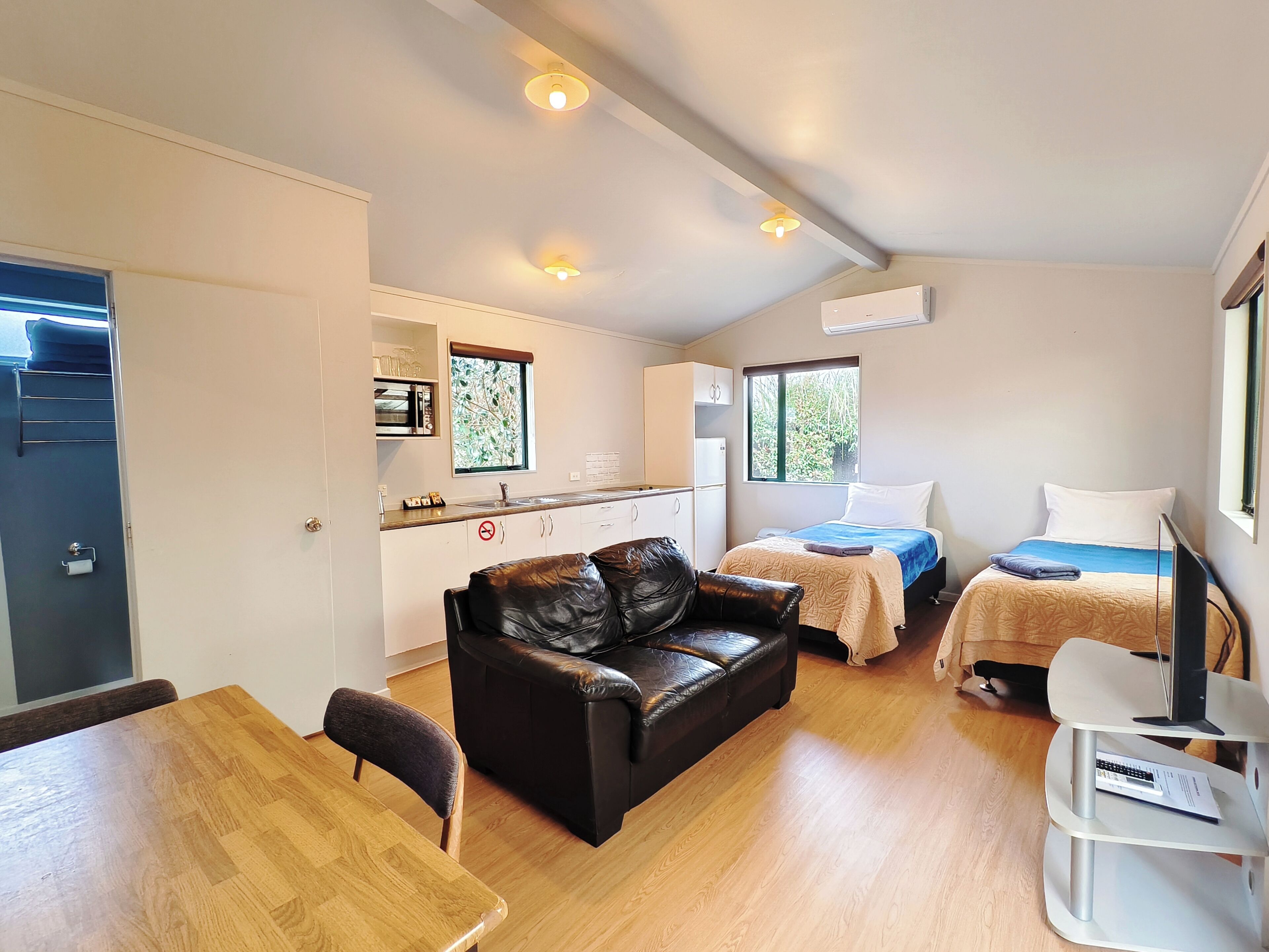 Family Unit with Mineral Hot Pool Unit 7 | Muebles diferentes, wifi gratis y ropa de cama 