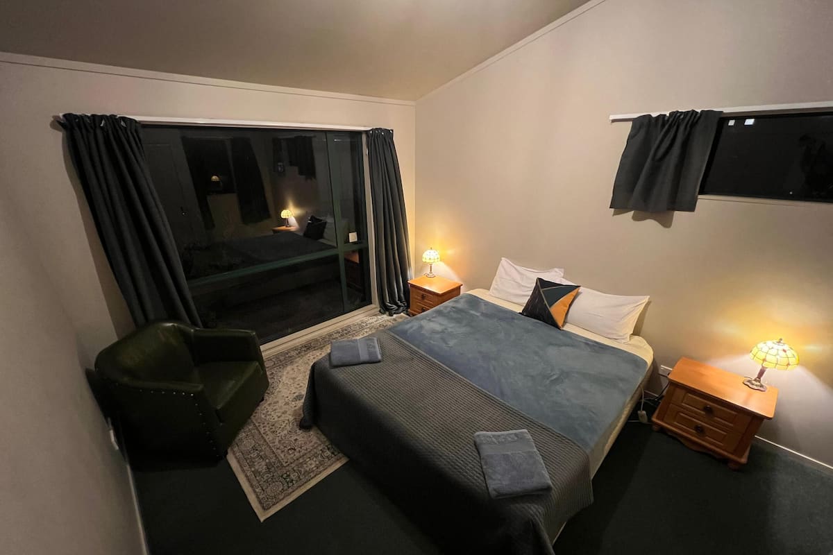 1 habitación, muebles diferentes, wifi gratis y ropa de cama