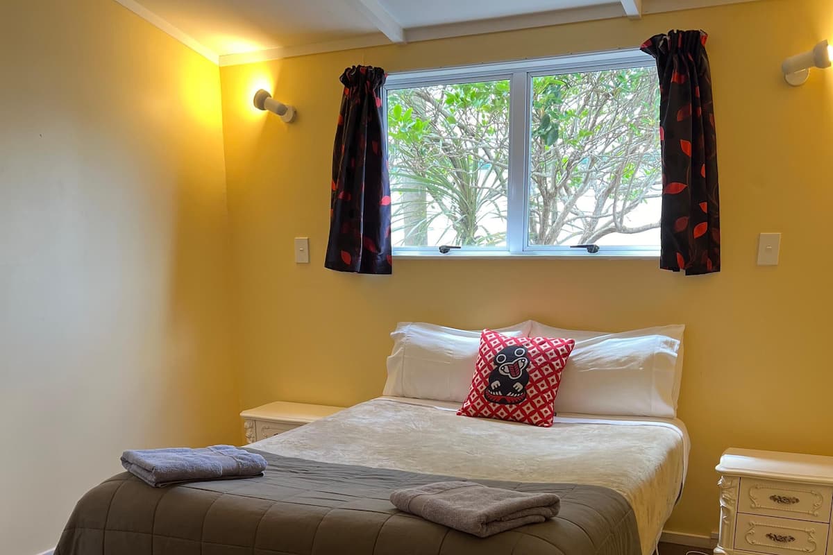 1 habitación, muebles diferentes, wifi gratis y ropa de cama