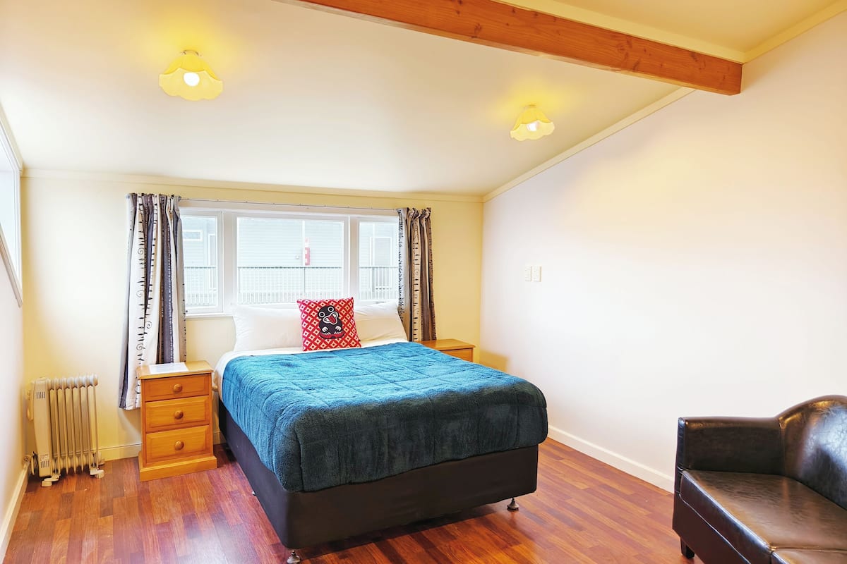 Room F with Shared Kitchen and Dining Area