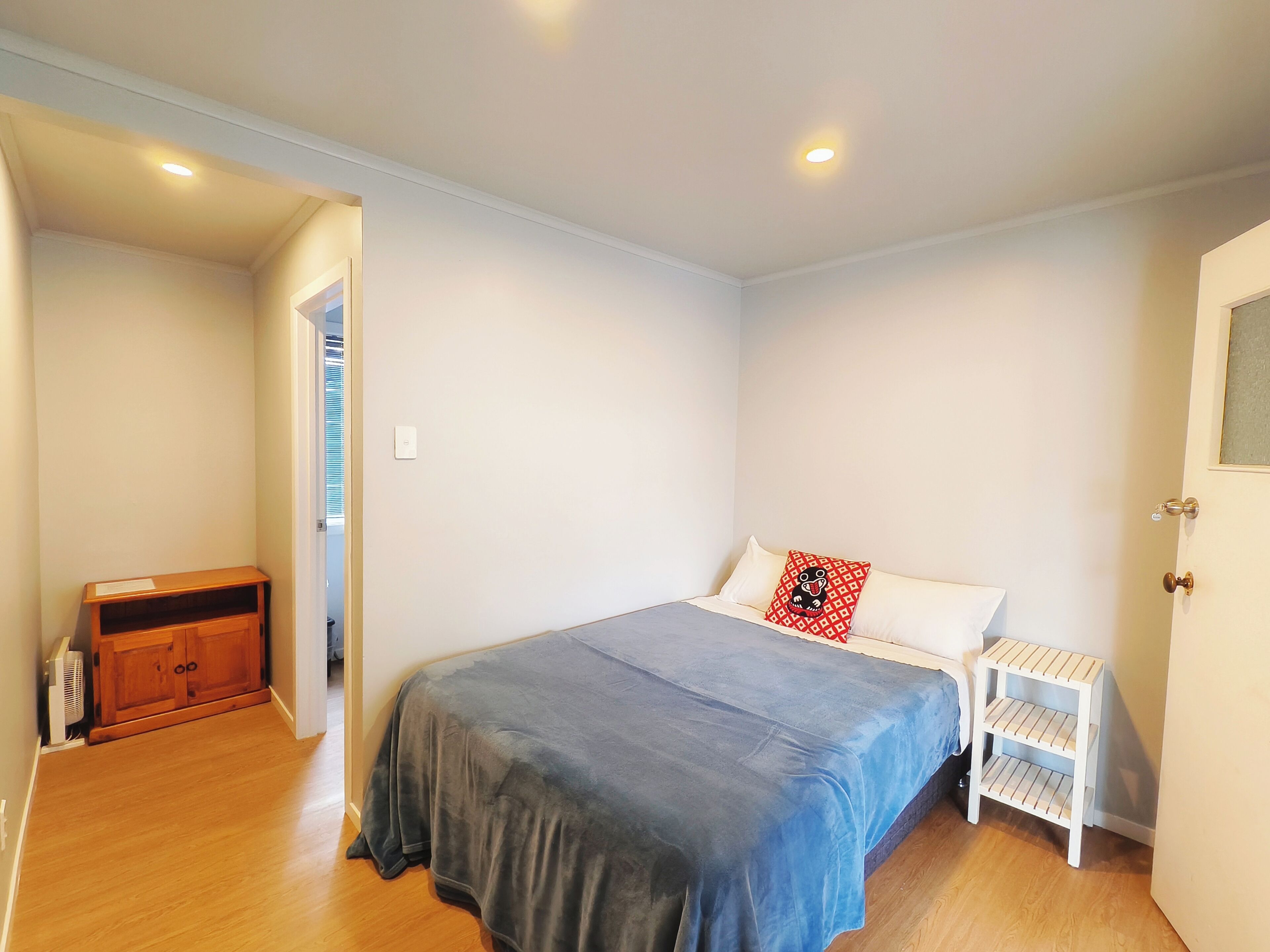 Room A with Shared Kitchen and Dining Area | Muebles diferentes, wifi gratis y ropa de cama 