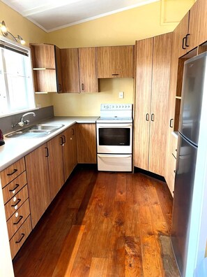 2 Bedroom with Mineral Hot Pool Unit 2 | 私人廚房