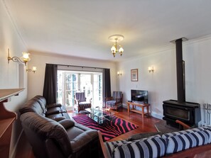 Villa with Private Mineral Hot Pool | Oppholdsområde