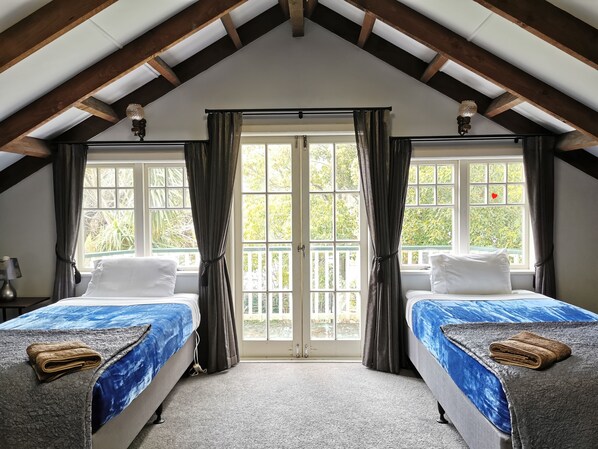 Villa with Private Mineral Hot Pool