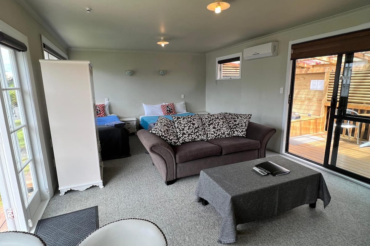 1 habitación, muebles diferentes, wifi gratis y ropa de cama