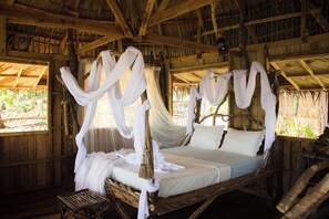 5 bedrooms, WiFi, bed sheets