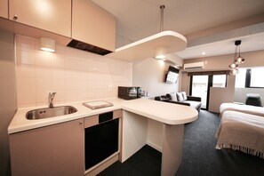 Standard Room, 1 Bedroom, Non Smoking, Kitchen | Private kitchen