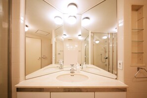 Deluxe Room, 3 Bedrooms, Non Smoking, Kitchen | Bathroom sink - Zonk Hotel Nakasu (Fukuoka)