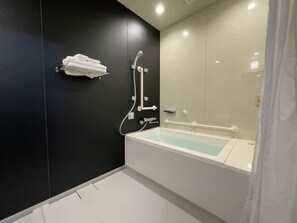 Standard Room, 1 Double Bed, Accessible | Bathroom | Combined shower/tub, free toiletries, hair dryer, slippers - Zonk Hotel Nakasu (Fukuoka)