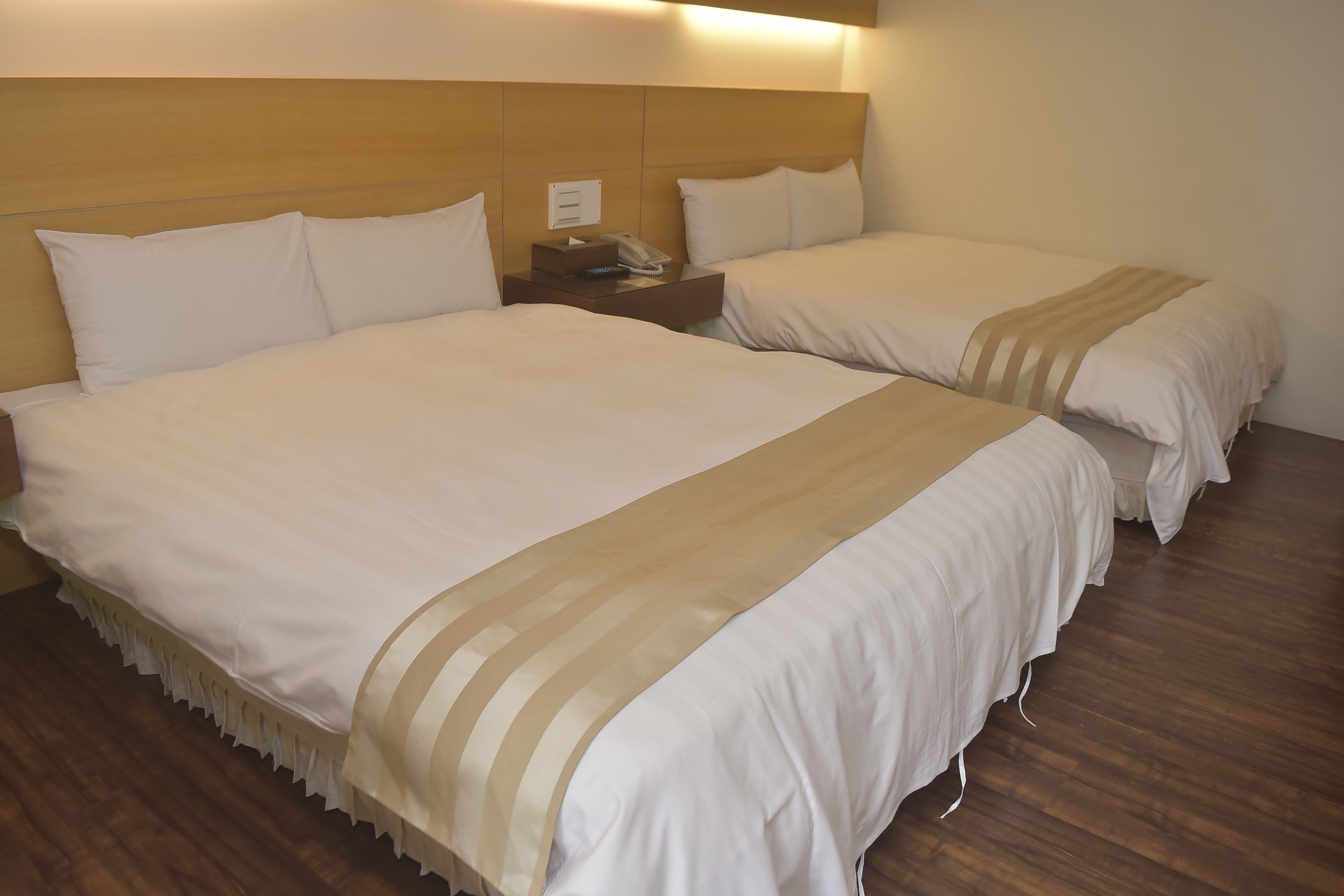 victoria quadruple room | free wifi, bed sheets