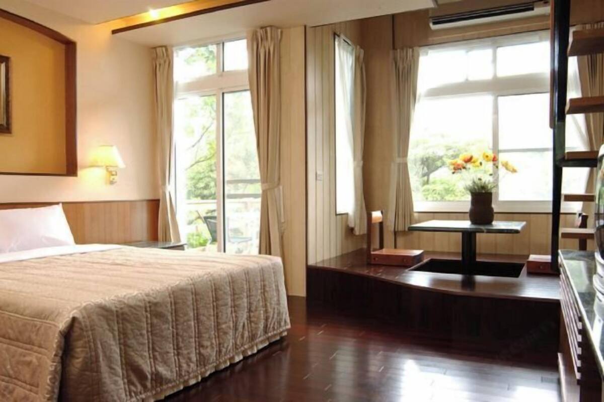 WiFi (free), bed sheets