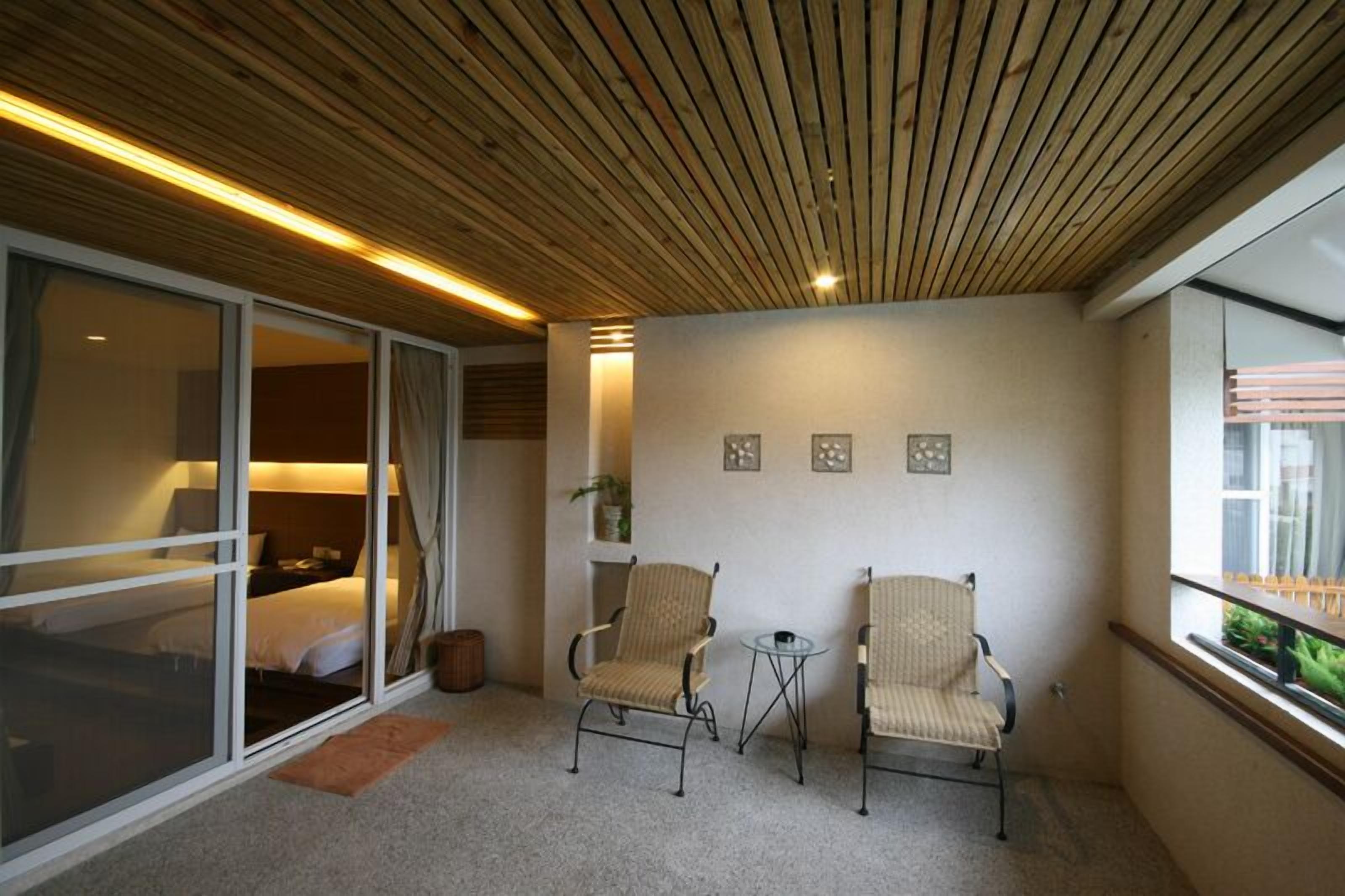 victoria quadruple room | free wifi, bed sheets