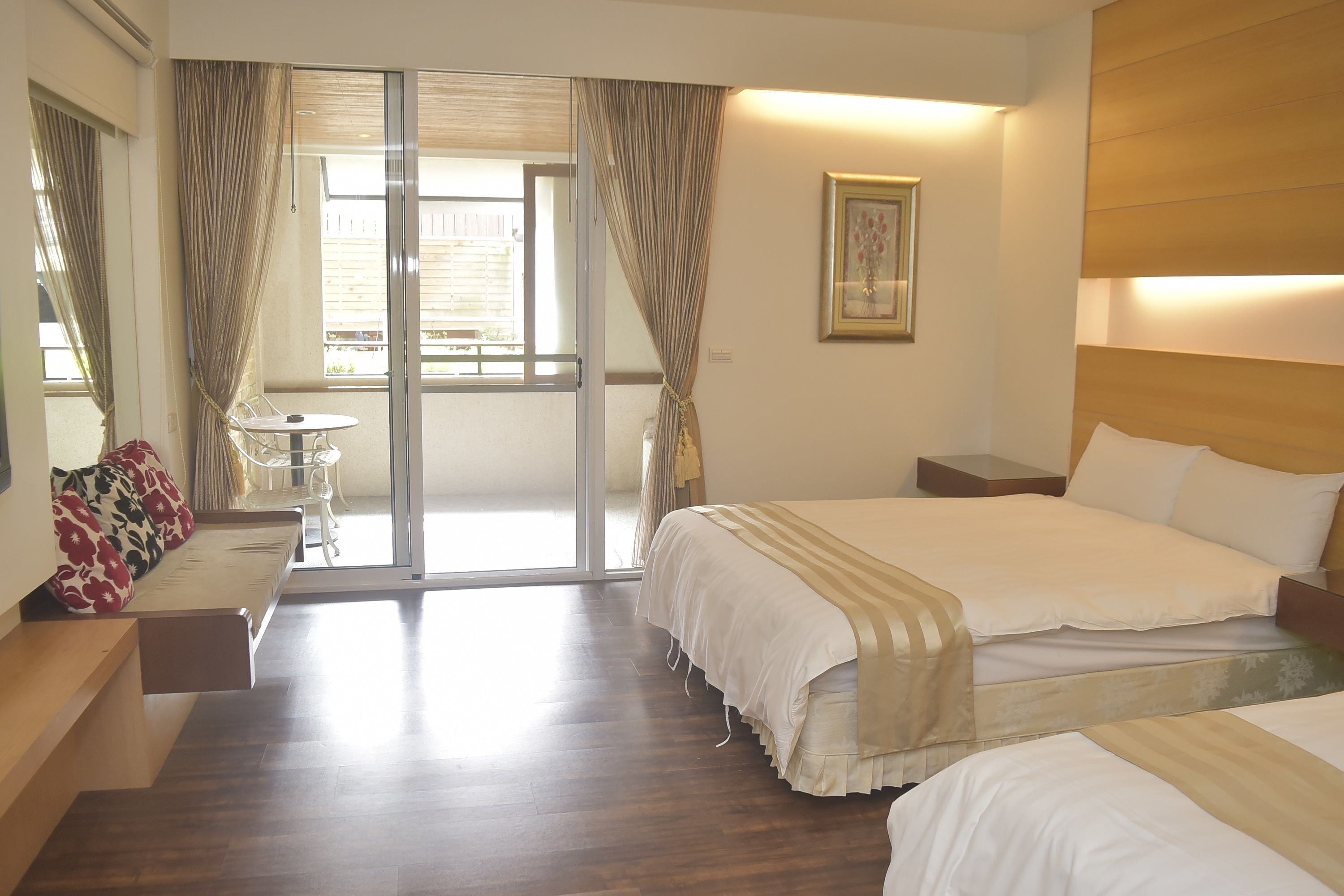 victoria quadruple room | free wifi, bed sheets