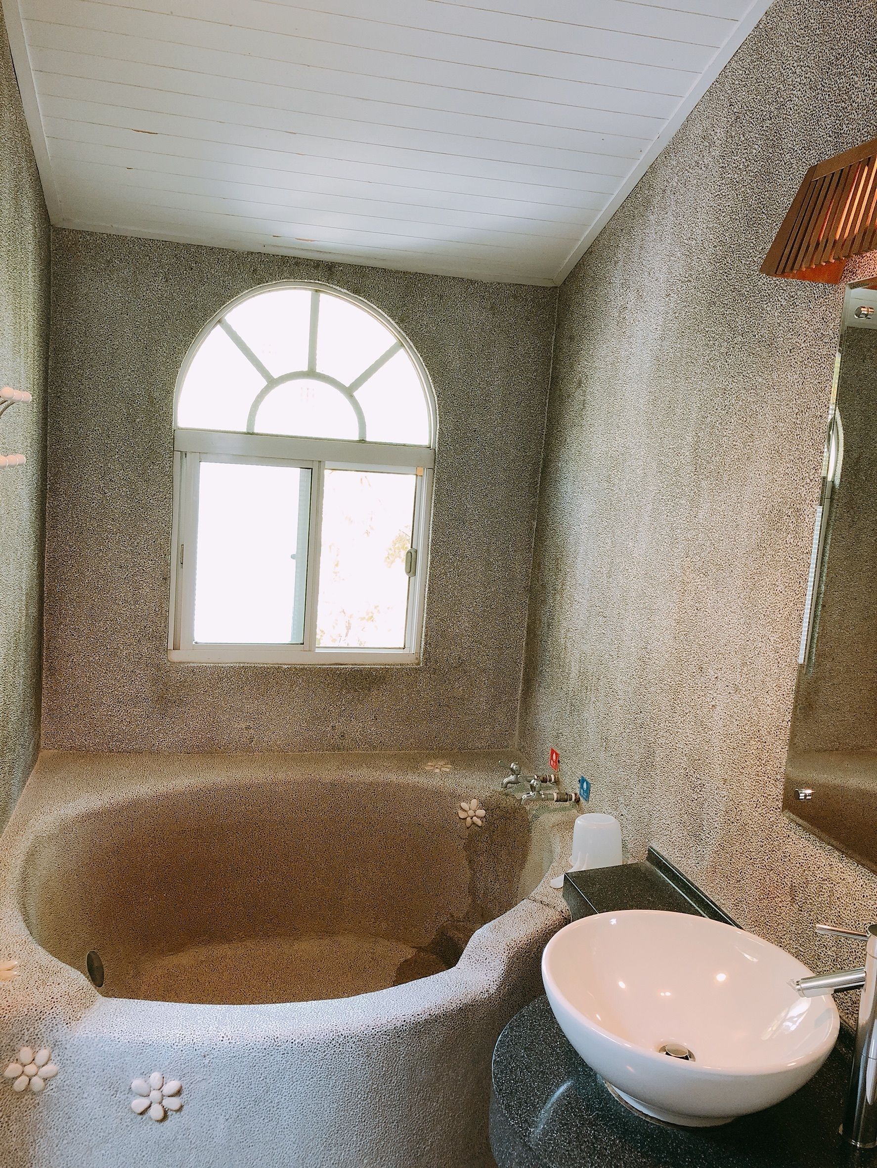 jinsha double room | bathroom | separate bathtub and shower, spring water bathtub, free toiletries