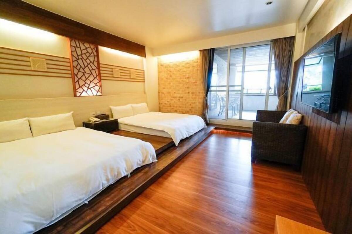 WiFi (free), bed sheets