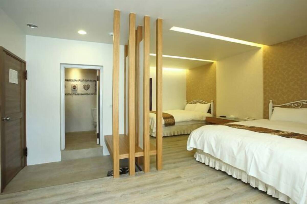 WiFi (free), bed sheets