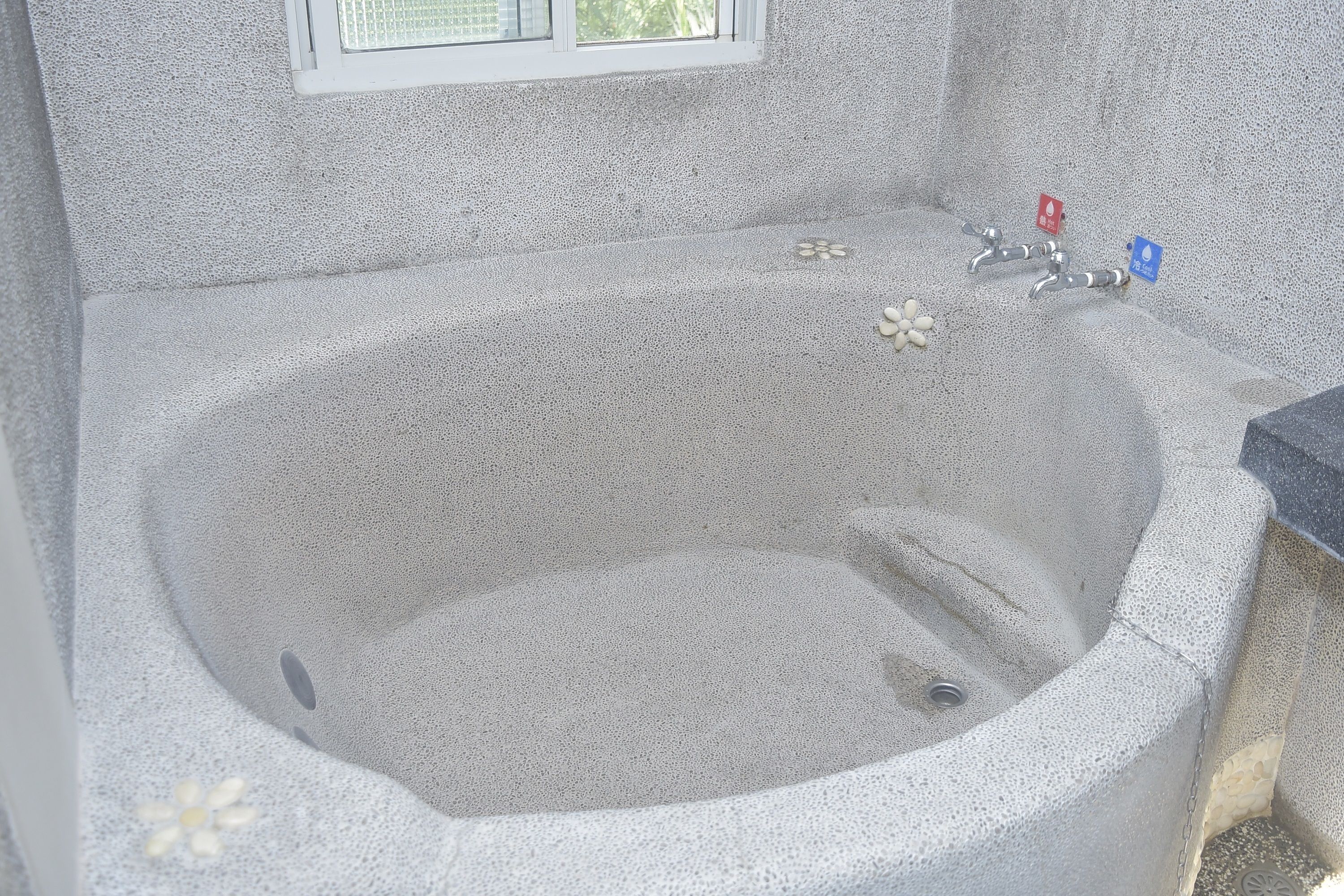 jinsha double room | bathroom | separate bathtub and shower, spring water bathtub, free toiletries