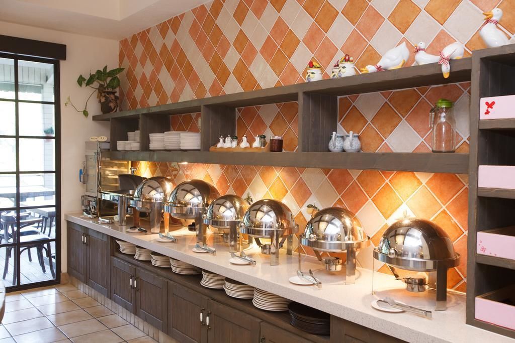 free daily self-service breakfast