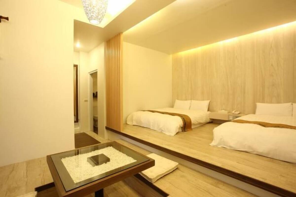 WiFi (free), bed sheets