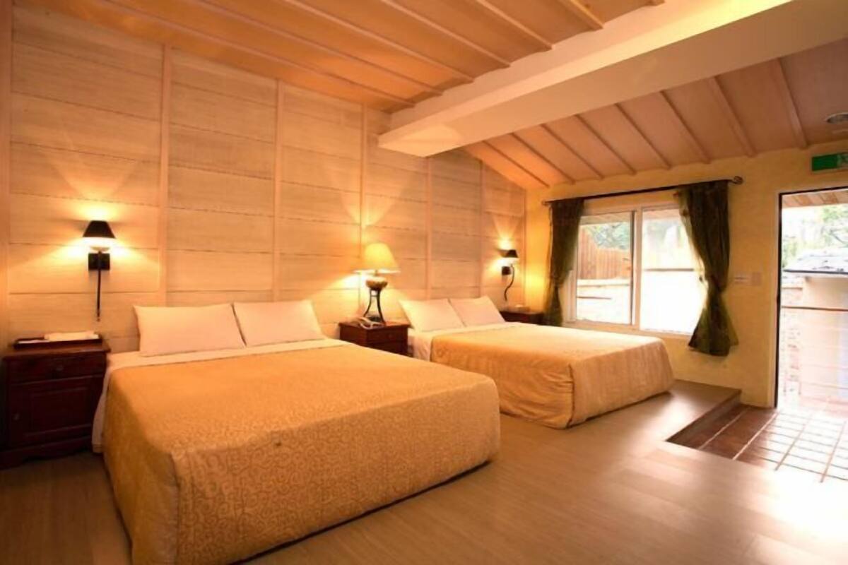 WiFi (free), bed sheets