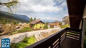 A balcony with a view of a road, houses, and mountains. - Serrada di Folgaria, the attic of Villa Gentilini (Serrada)
