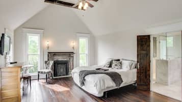 4 bedrooms, iron/ironing board, free WiFi, bed sheets