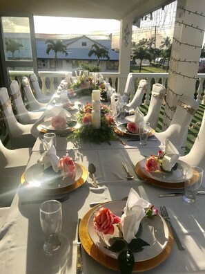 Outdoor dining - Villa Ishadora (Nuku'alofa)