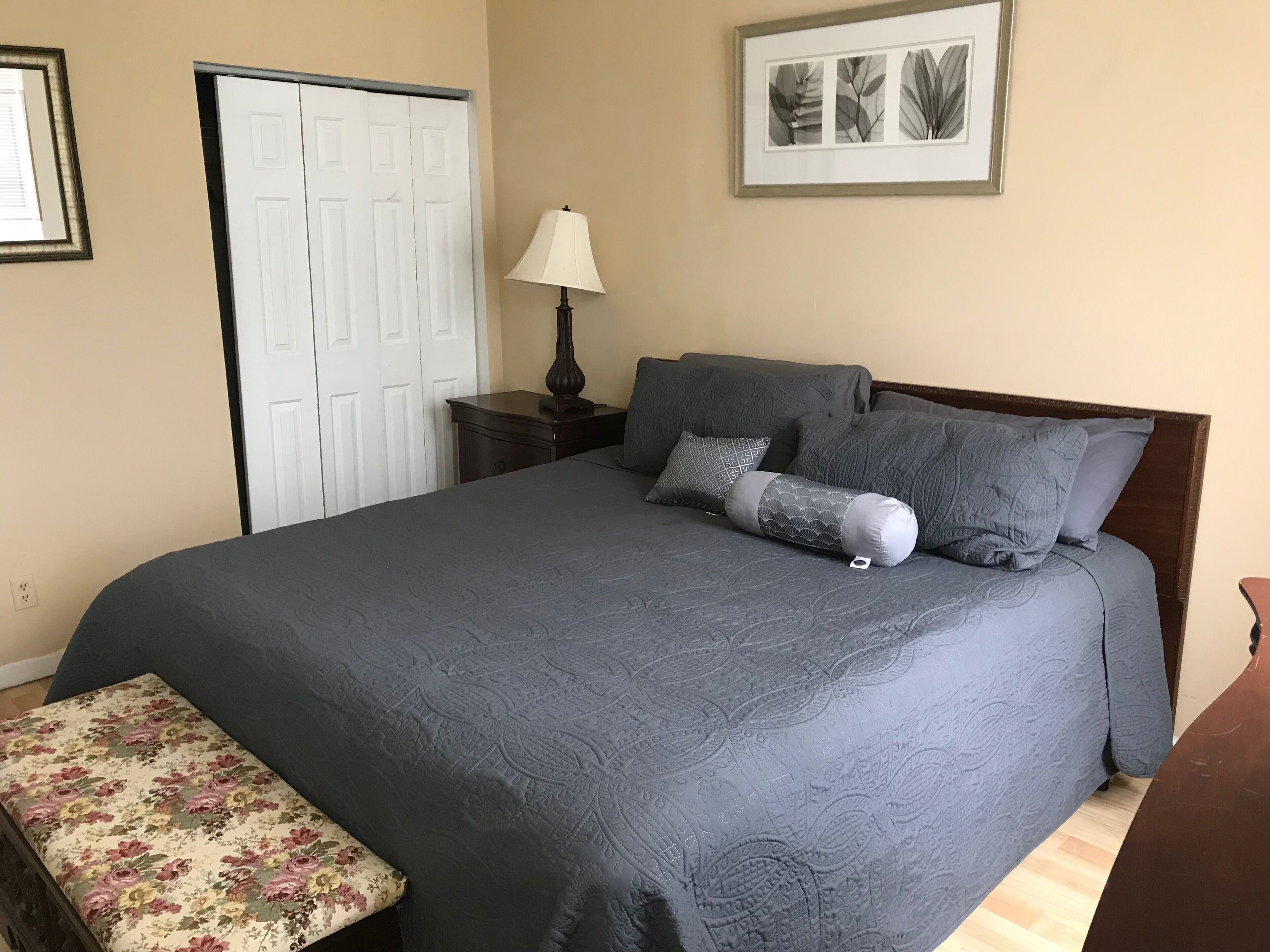 2 slaapkamers, een strijkplank/strijkijzer, gratis wifi, beddengoed