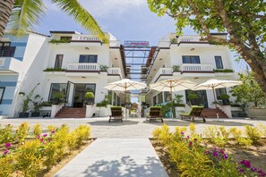 Front of property - Phuc Hung Riverside Villa (Da Nang)