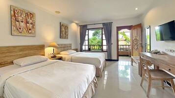 Caja de seguridad en la habitación y escritorio