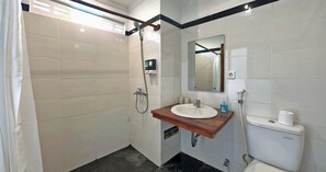 Een douche, handdoeken