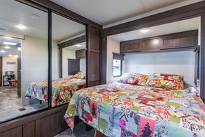 2 slaapkamers, een bureau, wifi, beddengoed
