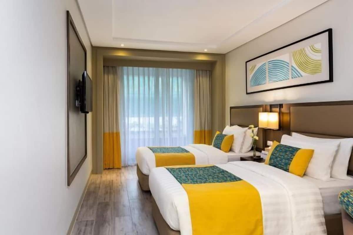 Minibar, safe på rommet, skrivebord og skrivebord for bærbar PC