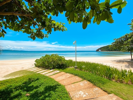 Una playa cerca
