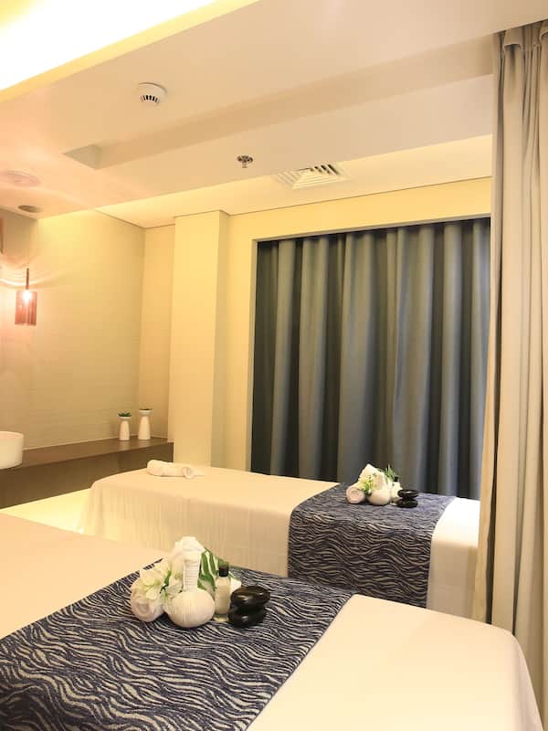 Couples treatment room(s), hot stone massages, Swedish massages
