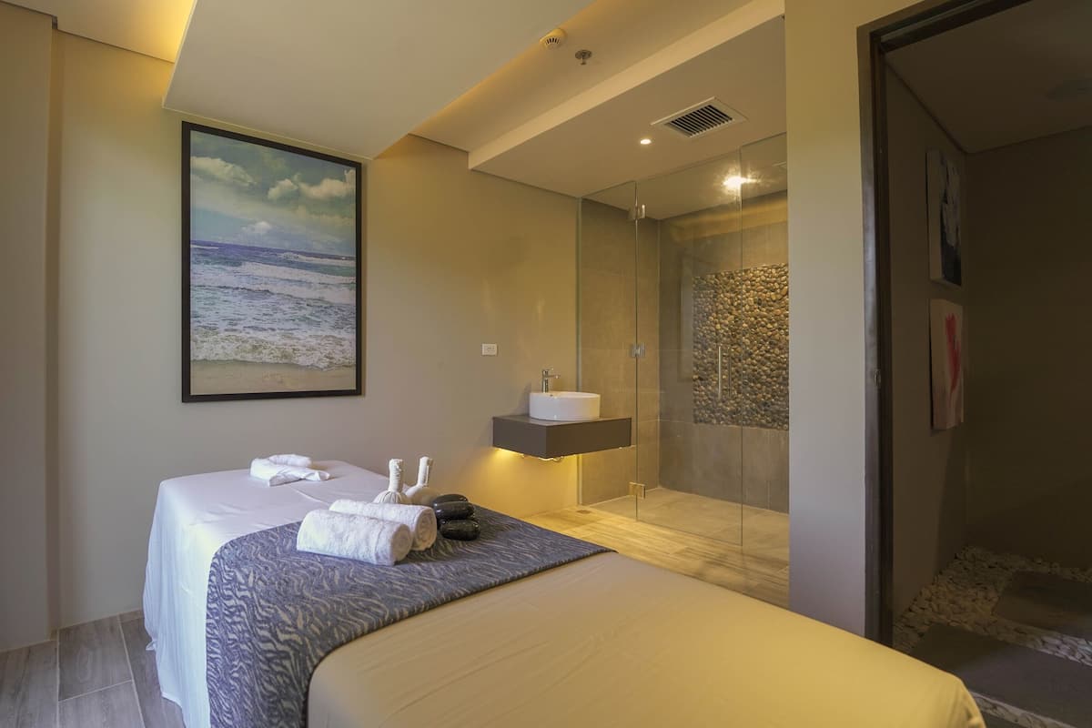 couples treatment room(s), hot stone massages, swedish massages