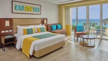 Minibar, caja de seguridad en la habitación y escritorio