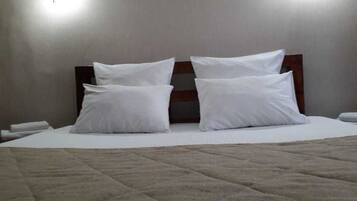 Kamar Mewah | Meja kerja, setrika/meja setrika, dan tempat tidur lipat/tambahan