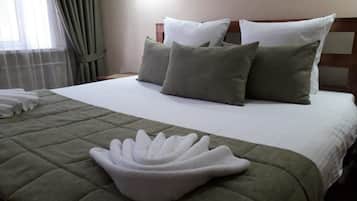 Luxury-Zimmer | Schreibtisch, Bügeleisen/Bügelbrett, Zustellbetten, kostenloses WLAN