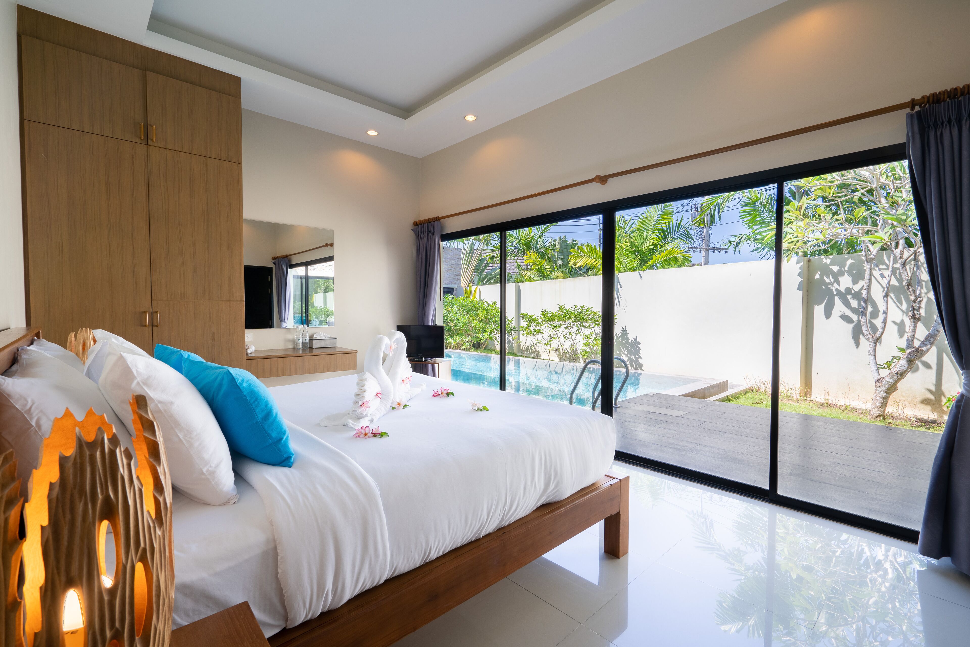 Pool Suite Villa 3 Bedrooms | Minibar, in-room safe, individually decorated, desk