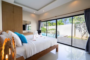 Minibar, in-room safe, individually decorated, desk - Layantara Villas (Thep Krasattri)