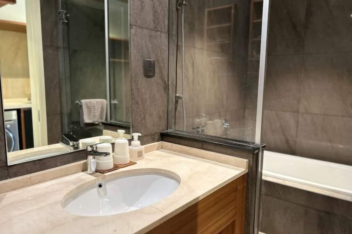 Free toiletries, hair dryer, slippers, bidet